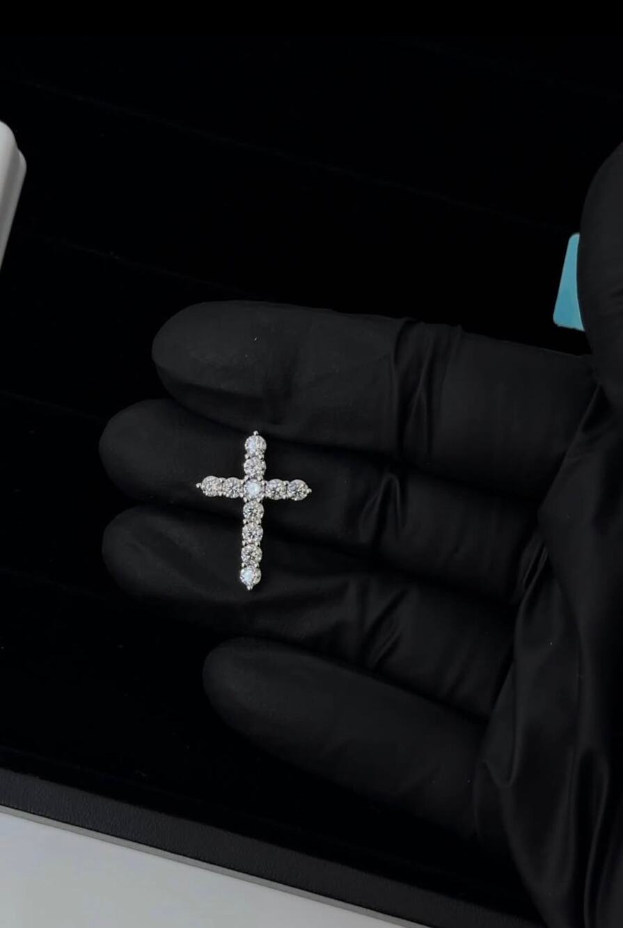 Cross pendant